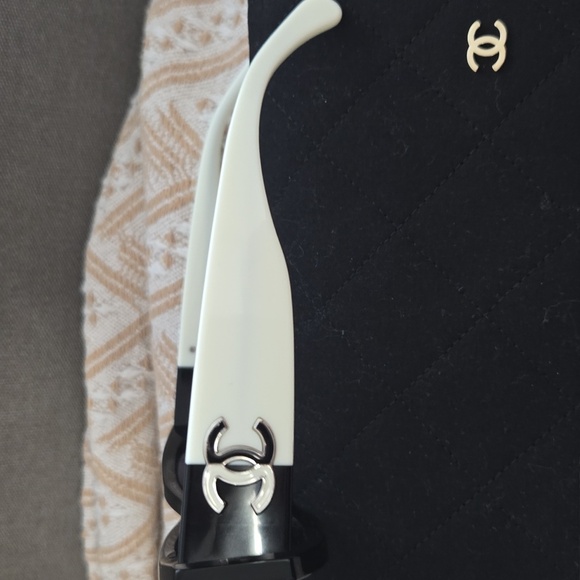 Chanel Black and White Sunglasses with Case - Picture 2 of 8